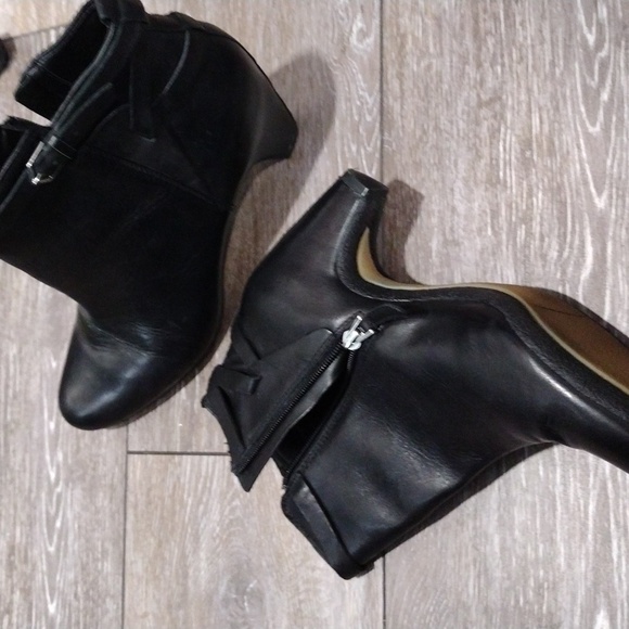 Sam Edelman black leather zip ankle boots. Mint condition. Size 10 - Picture 10 of 11
